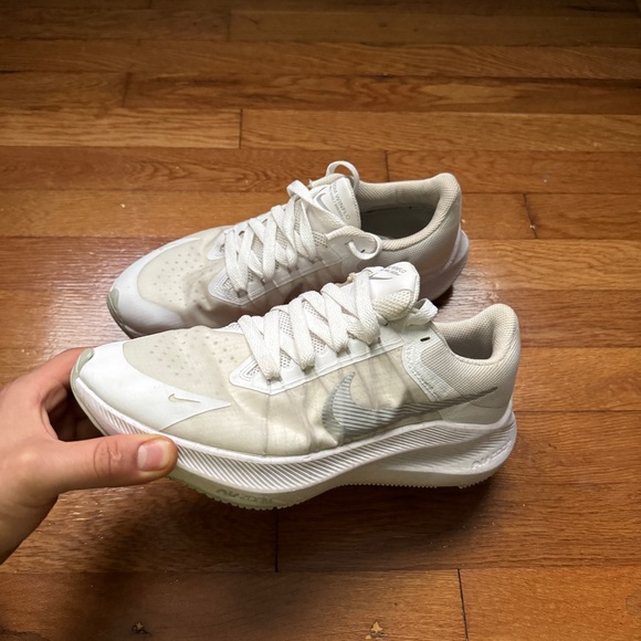Women’s White Nike Zoom Shoes - Picture 3 of 10